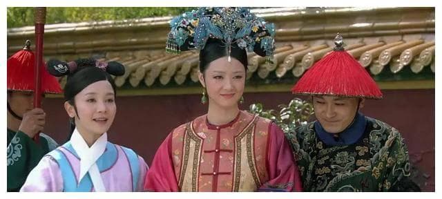 华妃的服饰密码：从8000万凤冠到落寞素衣