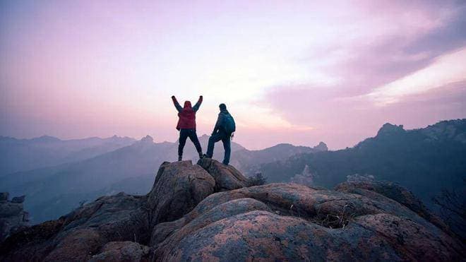 户外探险：徒步登山的准备与技巧