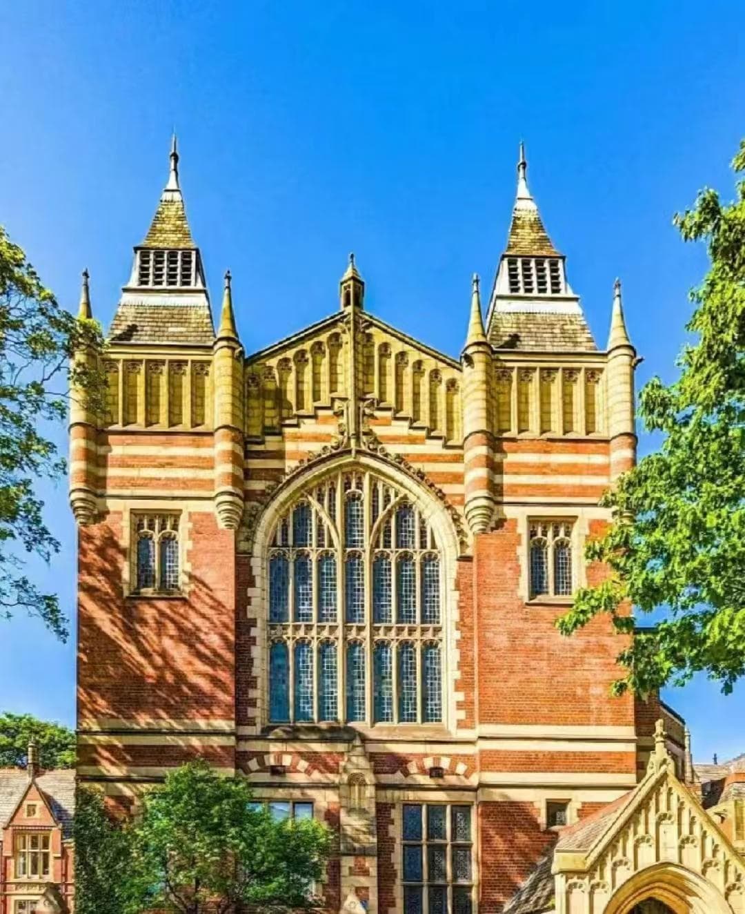 英国利兹大学：红砖大学的学术实力与申请指南