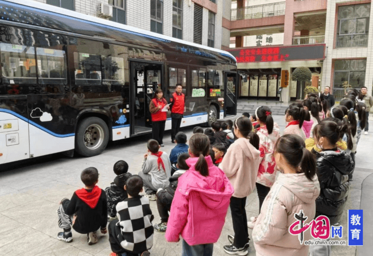 校园里的公交课堂 成都市蓉城小学引导学子文明安全乘车