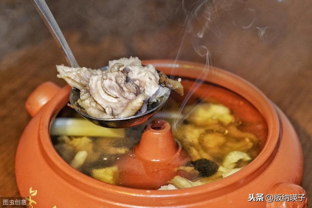 法 云南汽锅鸡的正宗做法，汤汁鲜美，鸡肉嫩滑，超简单