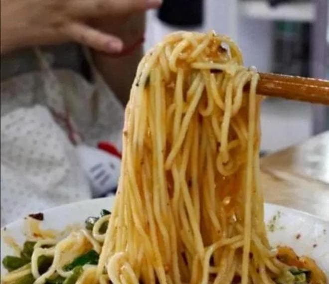 重庆小面为何难以走出重庆？从食材到文化的深度解析