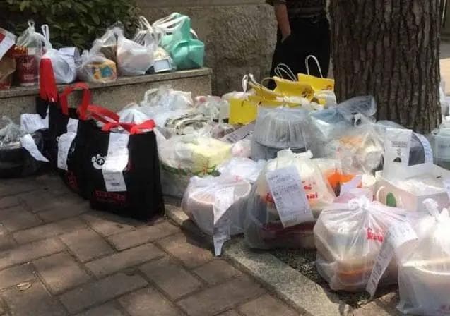 绿色外卖革命：破解城市碳足迹与垃圾分类难题