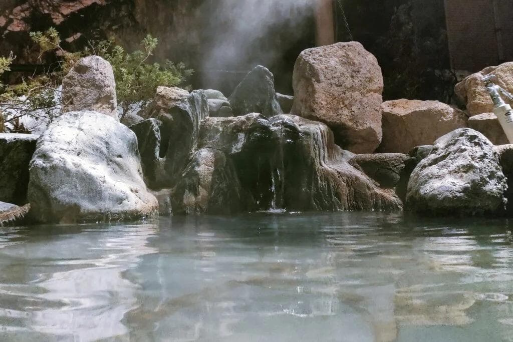 温泉真的可以治疗腰痛吗？ 温泉的功效与作用