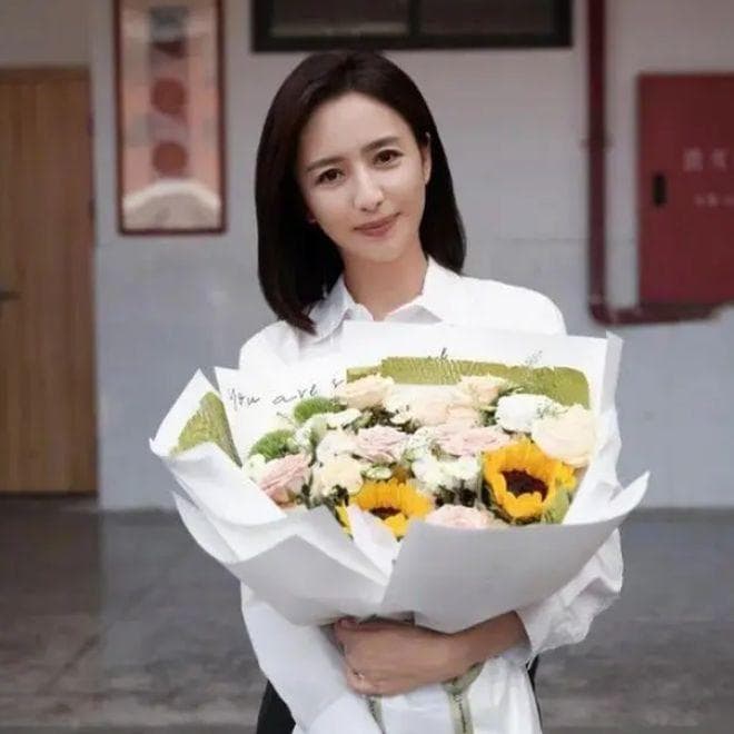 佟丽娅为离异单身状态：从婚姻到自我成长的蜕变之旅