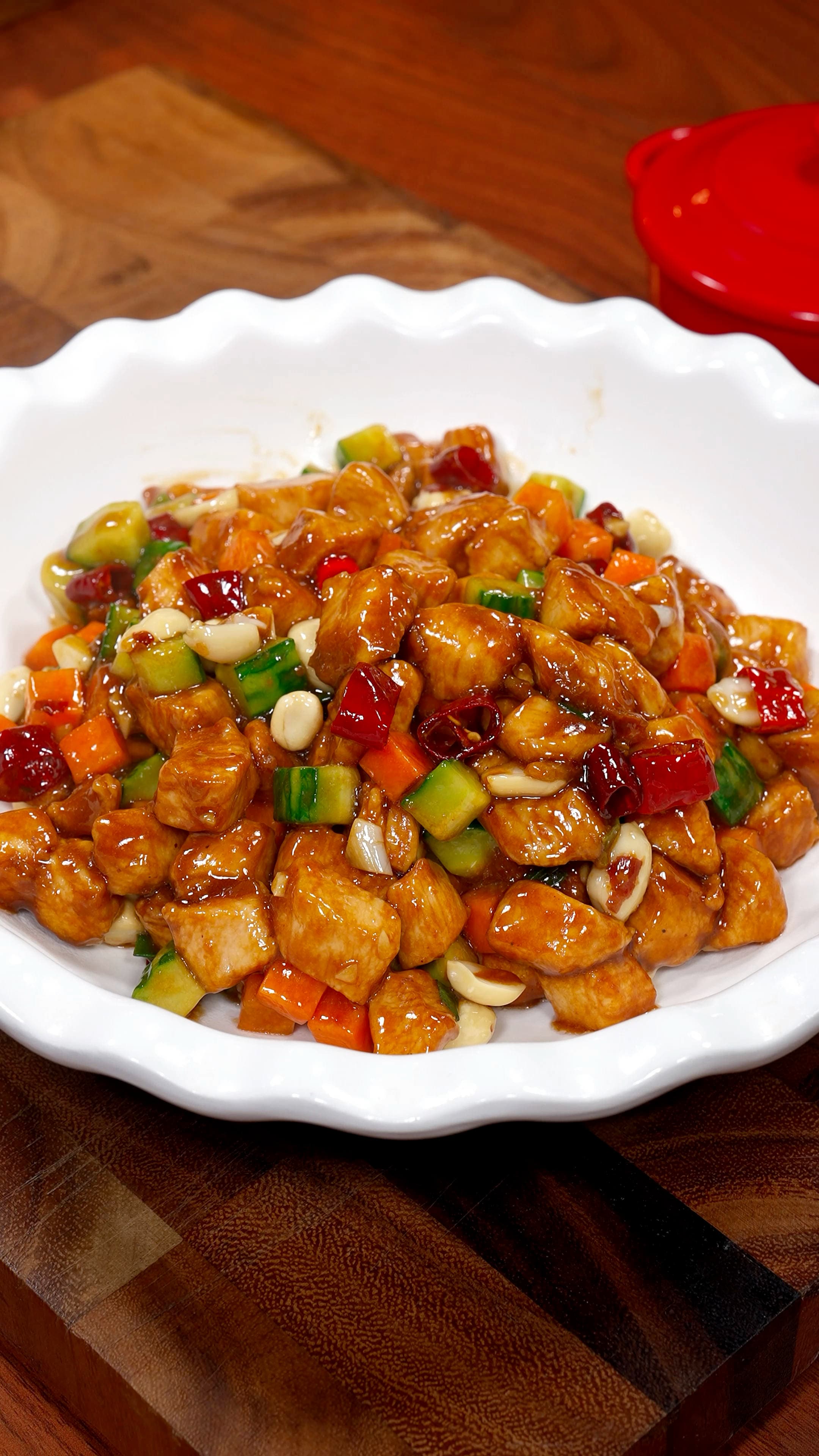 宫保鸡丁：酸甜麻辣间的千年味觉传奇