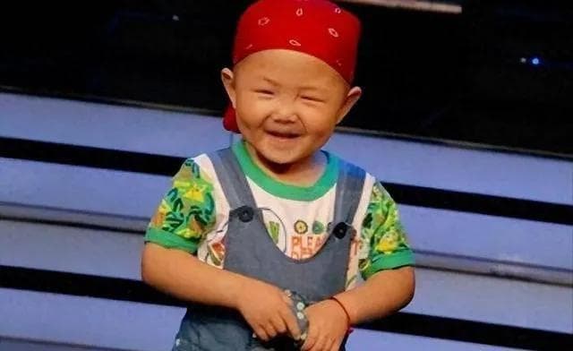 曾是春晚最小舞者，如今13岁的他选择回归校园
