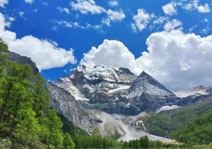 稻城亚丁旅游攻略：探秘水蓝色星球上的最后一片净土