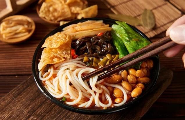 螺蛳粉那么臭，为什么很多人还爱吃？