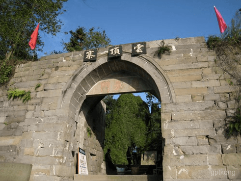 云顶寨景区：自然与历史的完美交融