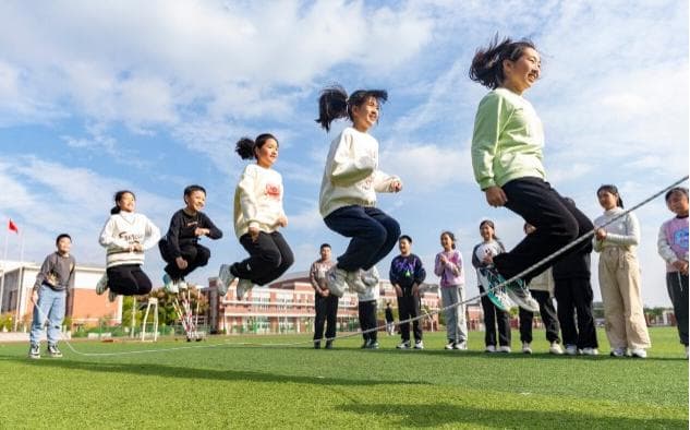 多地推行延长课间时间，"课间一刻钟"如何让学生尽情动起来？