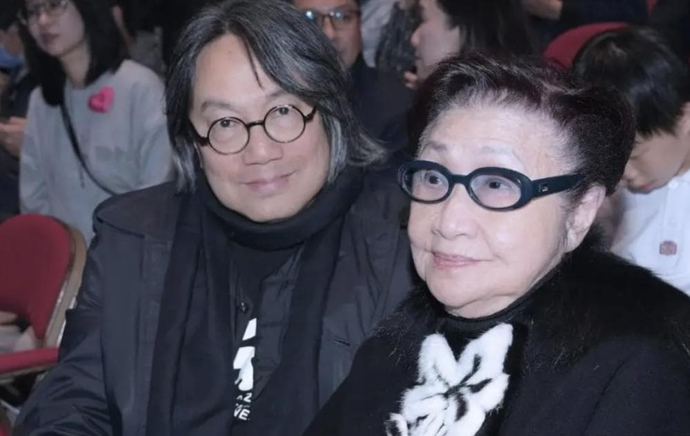 天王之女12岁办画展，刘德华这样培养下一代