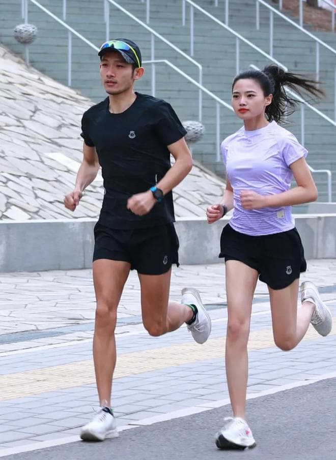 夜跑跟晨跑哪个好？装备推荐选择