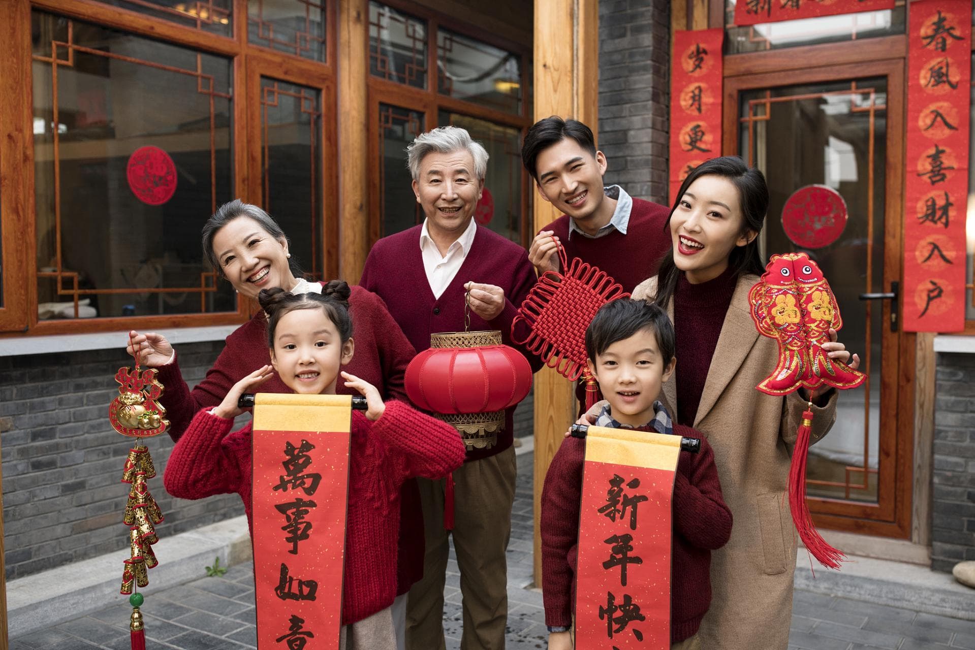 蛇年，四种人不要去拜年，呆家里就是福，不是迷信有科学道理