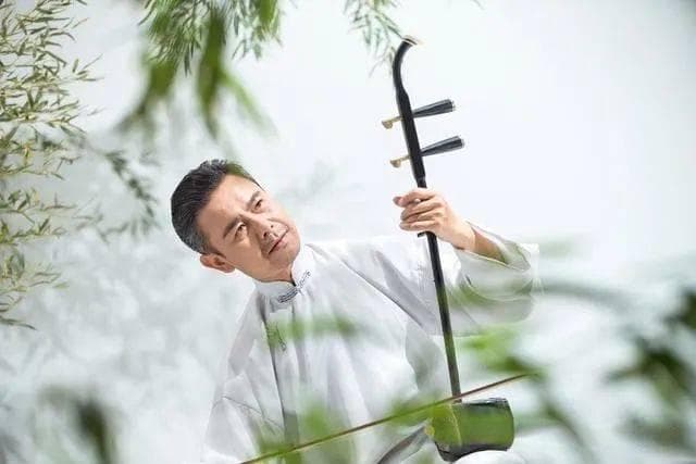 二胡初学者必练三首曲：从《小星星》到《赛马》