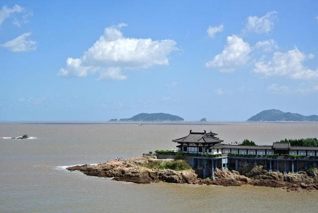 普陀山旅游攻略：避开人流高峰，感受观音圣地