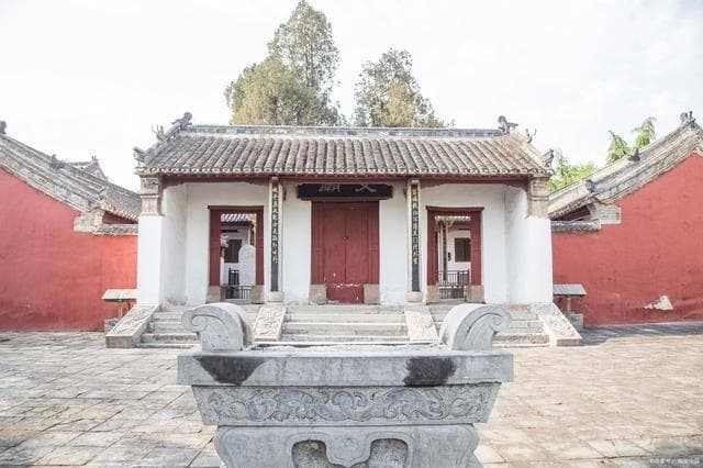 河南探秘：中原大地的自然与人文，十大必去景点与美食推荐