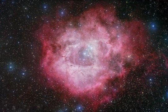 宇宙级的玫瑰：麒麟座的NGC 2237