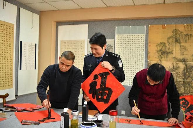 墨香飘警营：息县公安局春节对联里的文化传承