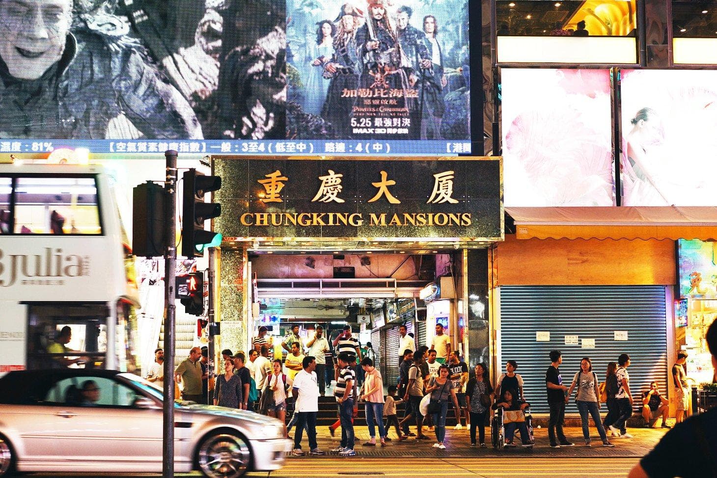 香港专才申请过程中需要准备哪些具体的文件和材料？