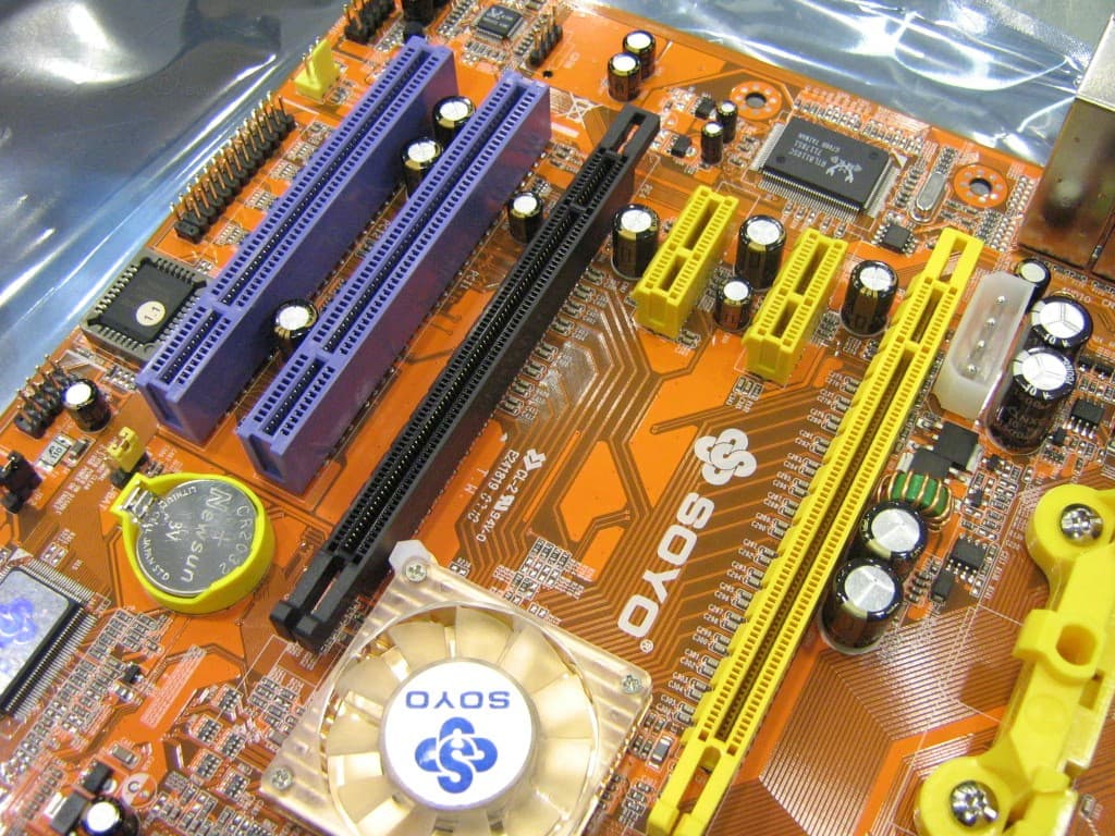 优化 CPU 与内存配置：从 DDR2 到 DDR3 的升级指南及性能影响解析