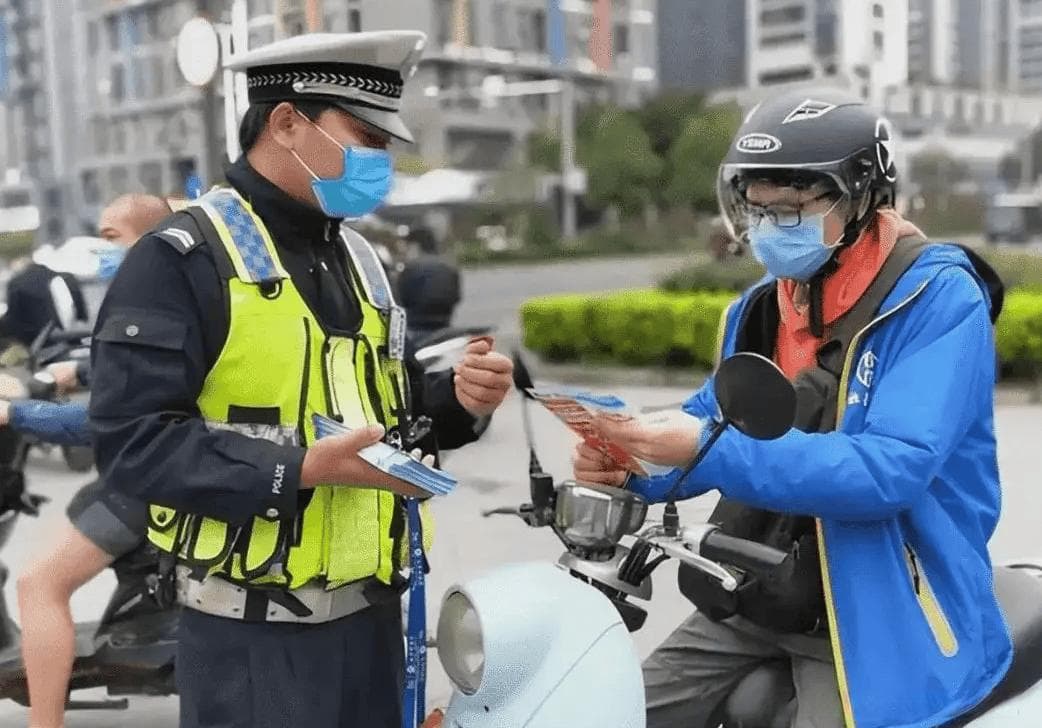除放宽年龄限制，2025年驾照还有5大变化，电动车、摩托车都受益