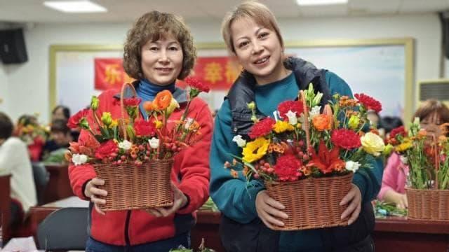 插花、观影、趣味运动......白云区来穗妇女这样过节