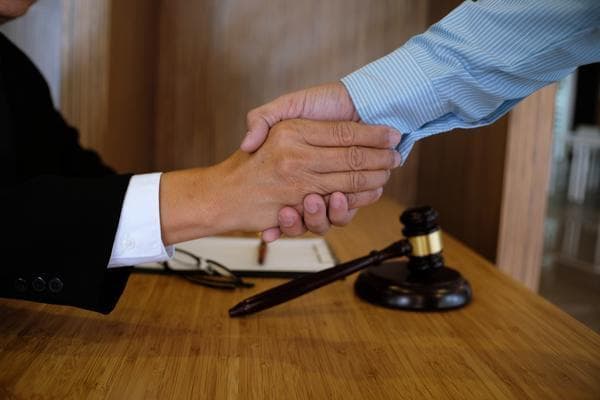 浅析驳回起诉与诉讼请求不予受理的法律适用