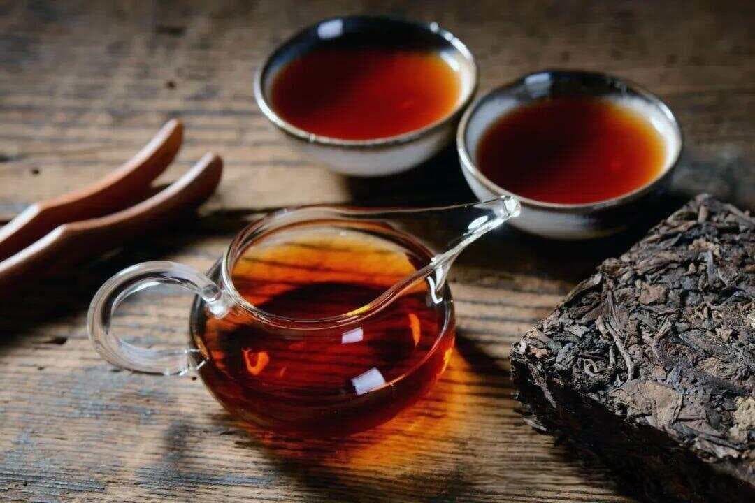 普洱茶染：传统与艺术的交融