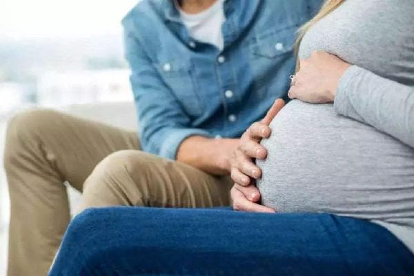生育旺盛期妇女年均减少 女性最佳生育年龄及影响分析