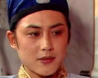 红楼梦中贾琮是什么人？他在贾府的地位如何？