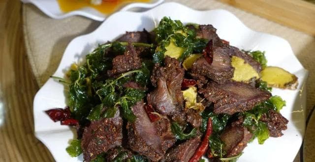 哀牢山下戛洒镇：花腰傣族十二道特色美食