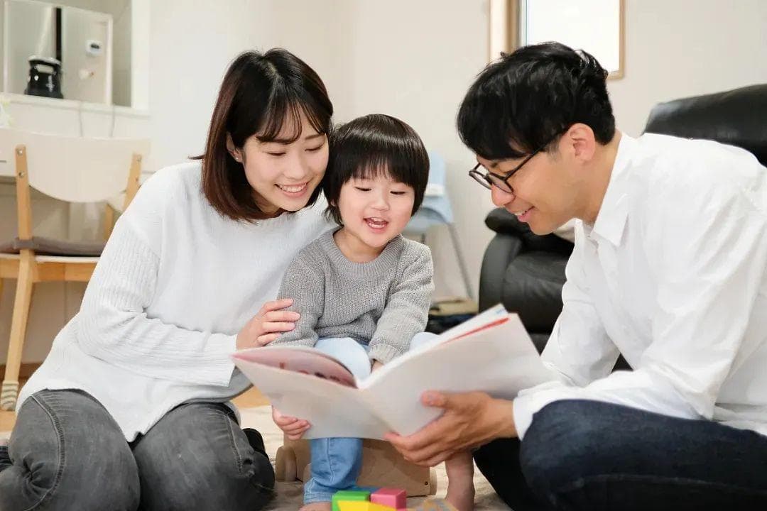 《倾听孩子：家庭中的心理调适》：倾听，可以让心灵绽放出成长之花来