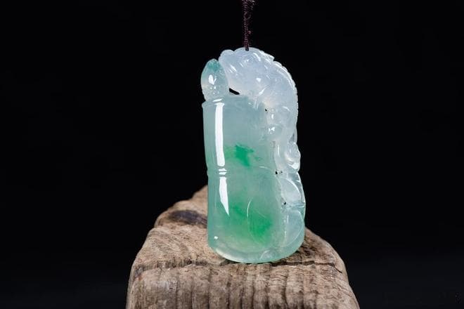 翡翠的种、水、色：鉴赏与赏析