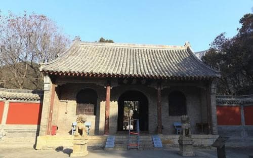 济南灵岩寺：千年古刹的建筑艺术与历史文化
