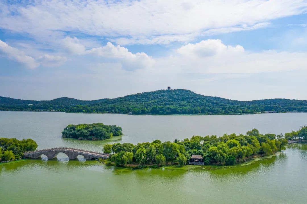 中国十大最美湖泊排行榜，打卡如诗如画的湖泊美景，去过6个以上的，绝对是旅行达人