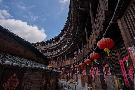 探秘承启楼：福建土楼的建筑奇迹与文化底蕴