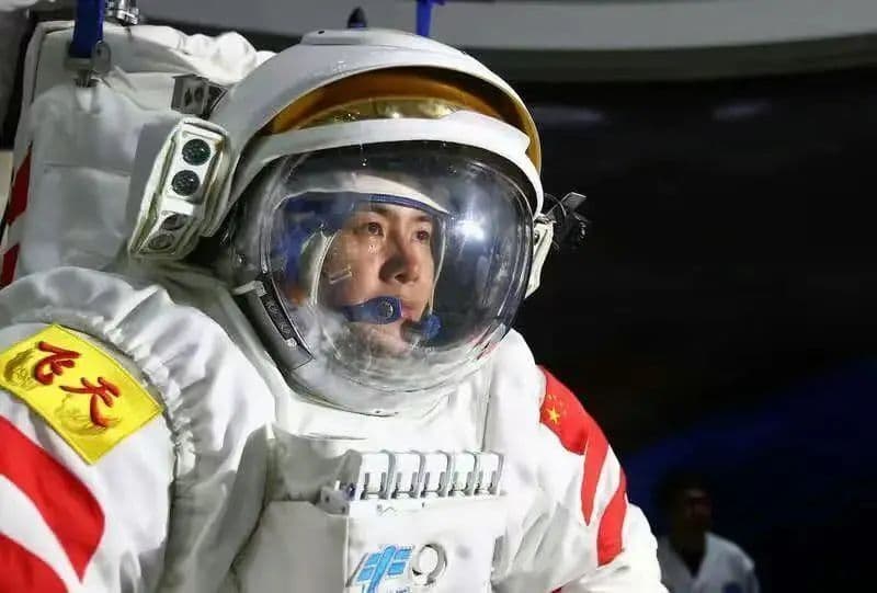 巾帼耀太空：中国女宇航员的壮丽征程