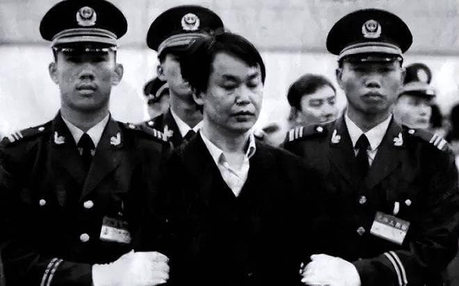 1998年“世纪大盗”张子强被处决，27年过去了，他的妻儿现状如何