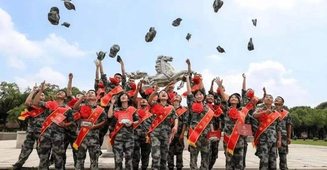 大学本科生和专科生，什么时间参军最合适？