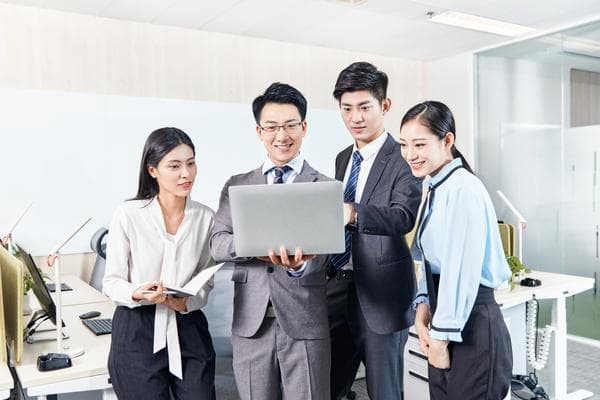 董事会与经理：企业治理中的权责关系及合作共赢