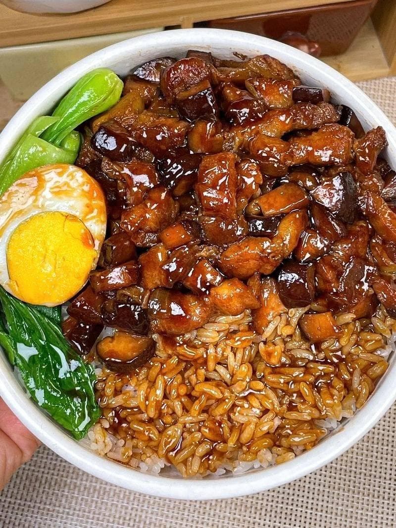 卤肉饭：味蕾深处的家的味道