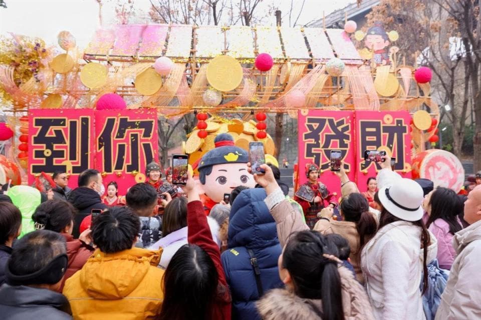 蛇年春晚泼天流量炸出一匹黑马，武昌斗级营热度一夜狂飙140倍