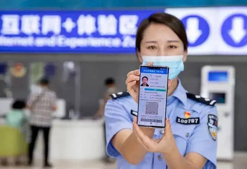 车主使用“电子驾驶证”被罚？交警提醒：已有很多车主中招，都因为犯了这4个错误