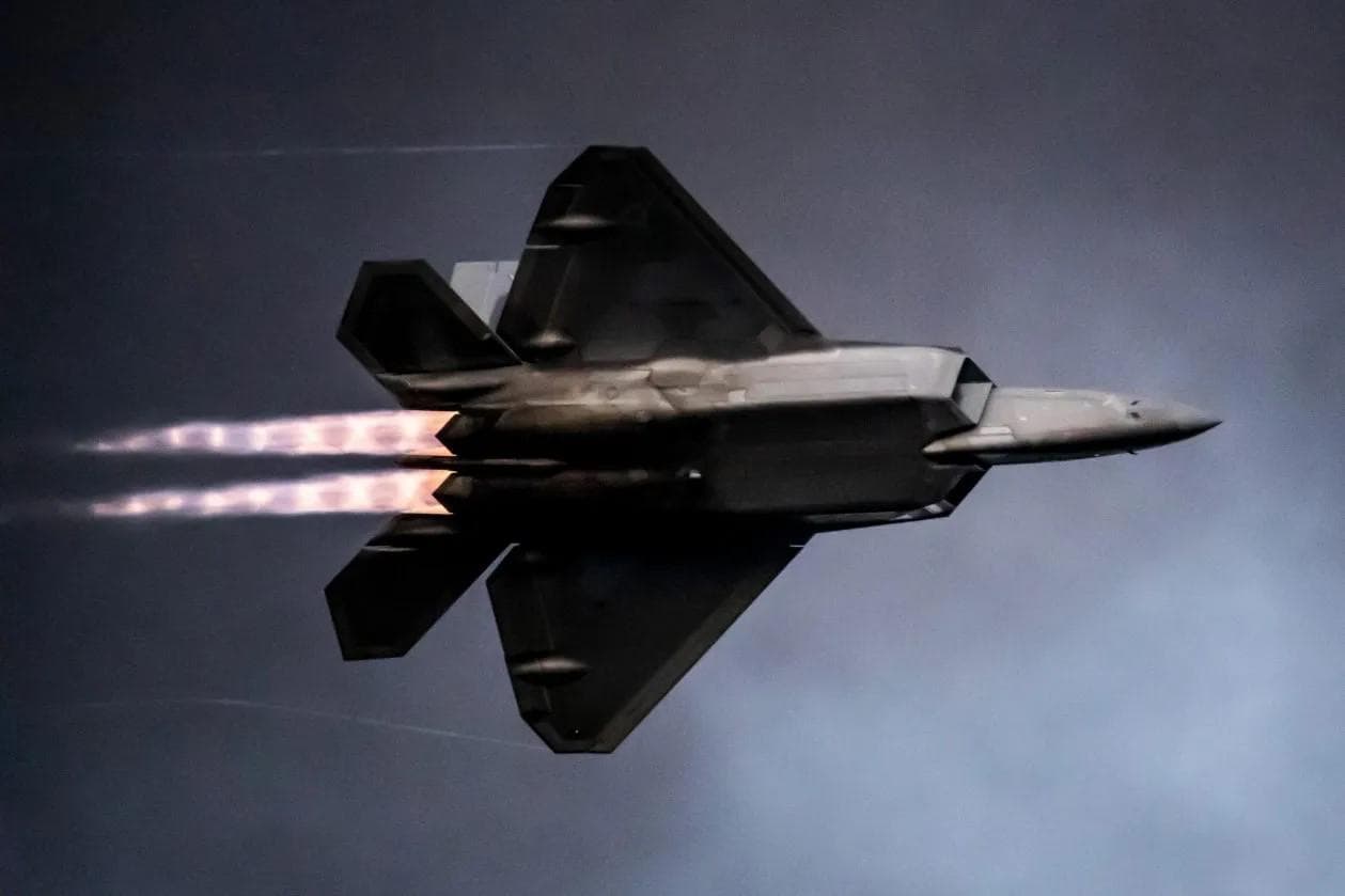 F-22发动机推重比神话破灭：从10到7，中国WS-15迎来超越契机