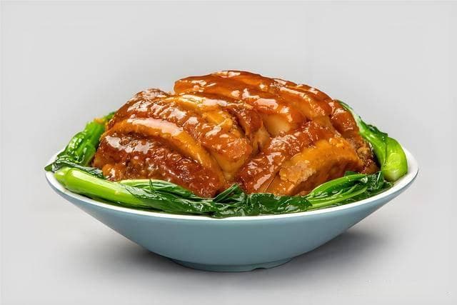 品味香芋扣肉，感受传统粤菜魅力，每一口都是味蕾的极致享受