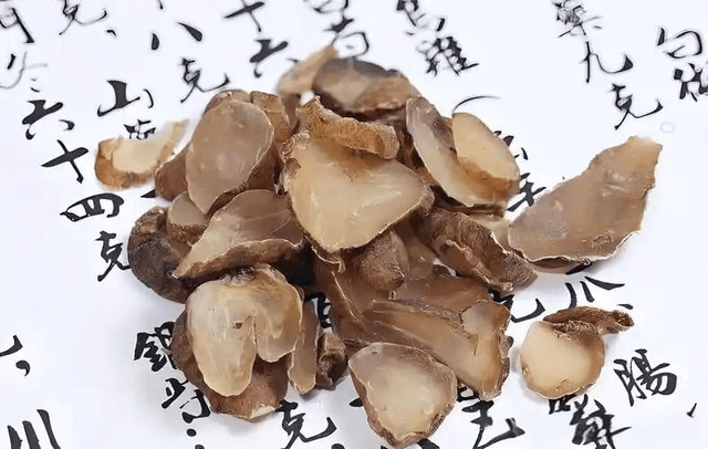 虚寒肉桂，阴寒附子，一个走窜全身，把寒散掉，一个徐徐补阳