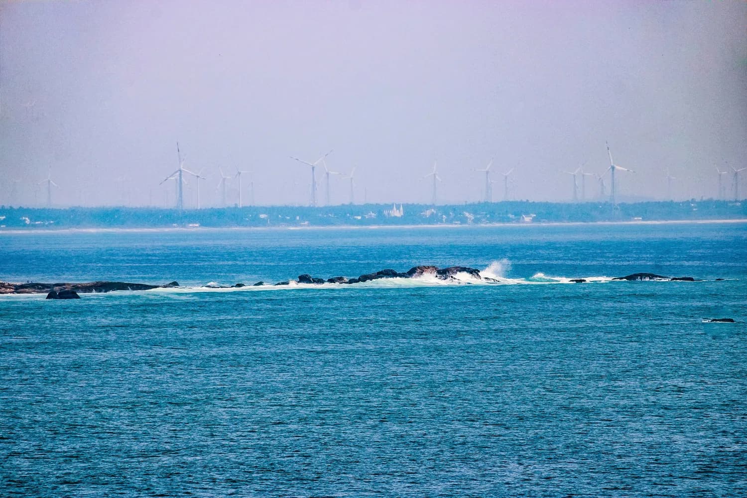 《蛟龙行动》背后的中国海军：从近海到深蓝的跨越