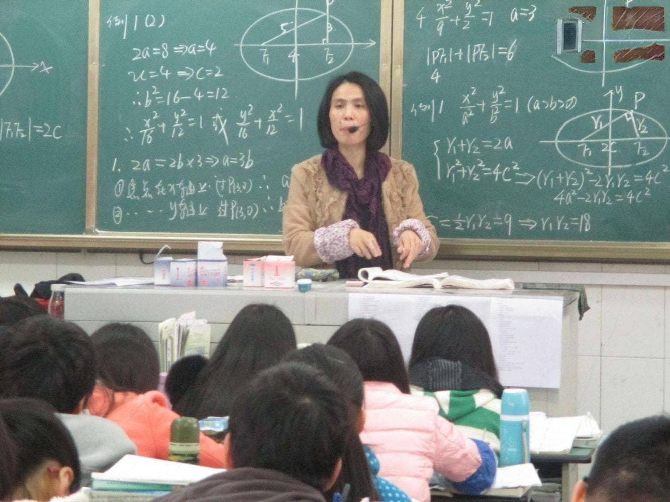 揭秘：大专老师工资一般多少钱一个月？深度解析师资待遇现状