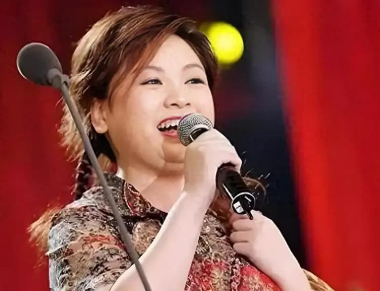 唱《山路十八弯》大火的李琼，却被朱迅口误毁掉，她现在过的如何